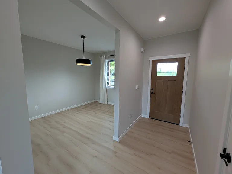 Entrance/ Dining Room