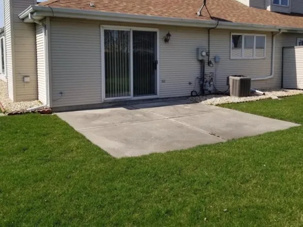 135 Bluegrass Dr, Schererville, IN 46375