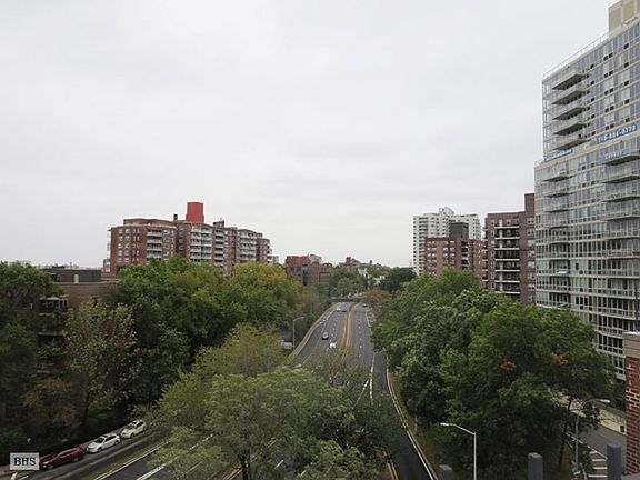 4th image of 3701 Henry Hudson Pkwy W #6A