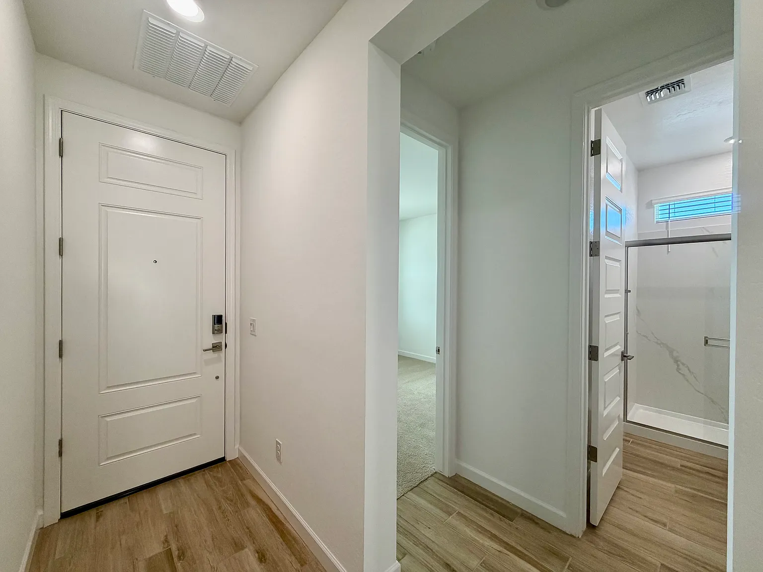 5 bed, 3176 sqft, $3,880 — Photo 2