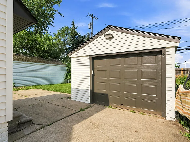 427 N Waverly St — Photo 4