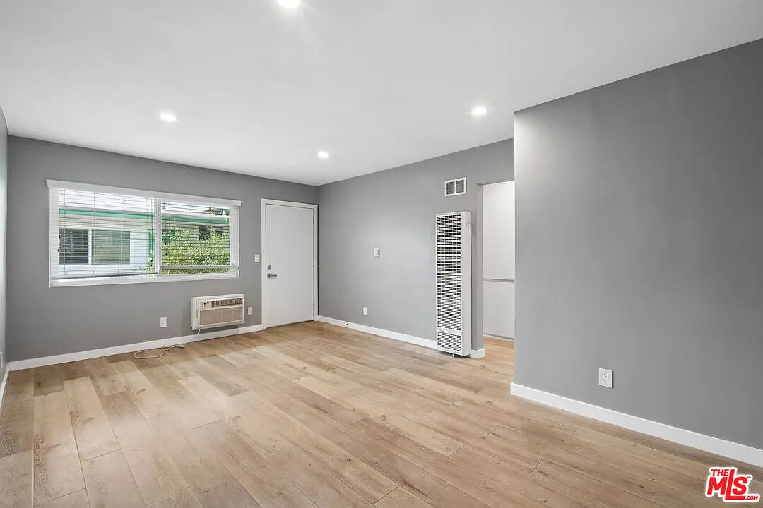 1 bed, 1.0 bath, 725 sqft, $2,095 — Photo 2