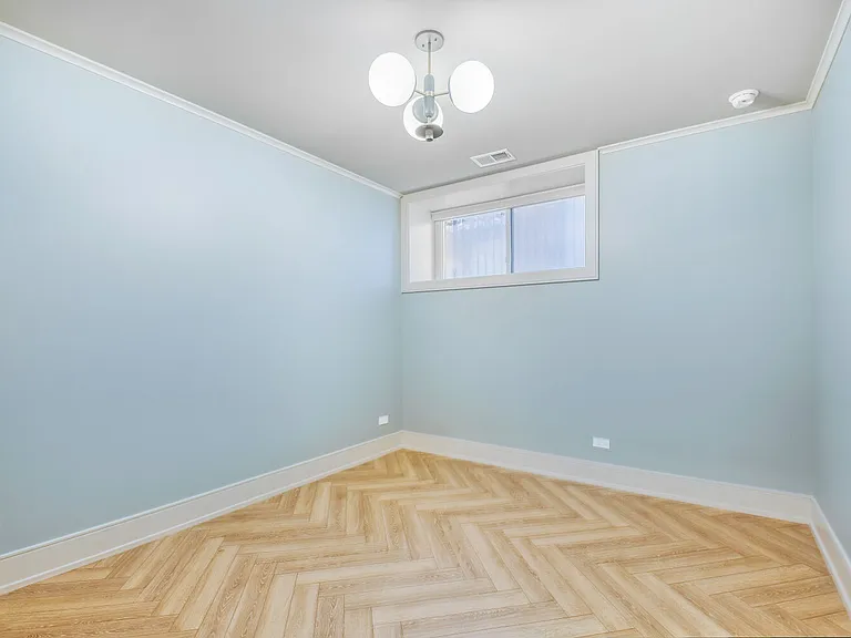 2704 W Argyle St #G — Photo 10