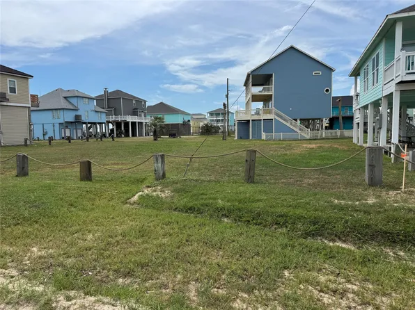 827 O'Neil Rd, Crystal Beach, TX 77650