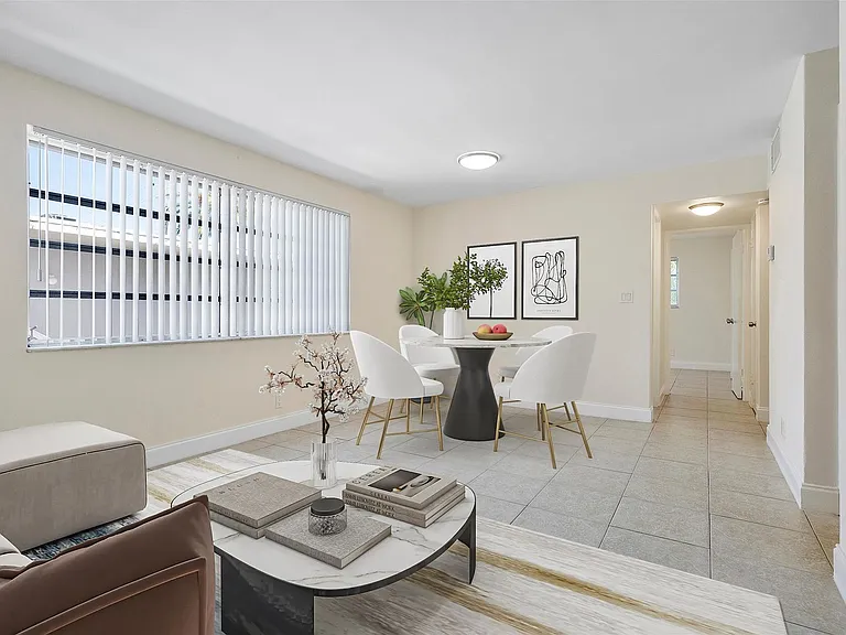 1715 N 16th Ave #102 — Photo 33