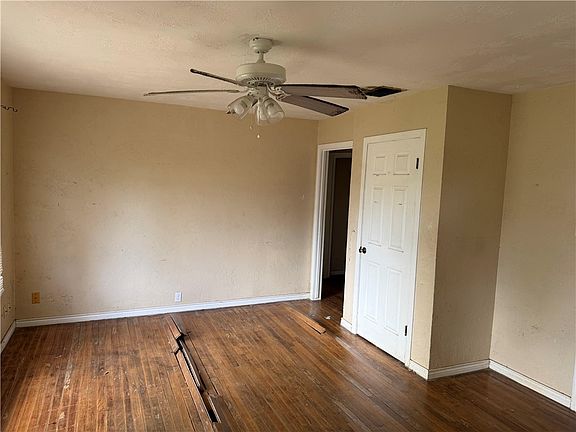 3rd image of 4925 Monitor St