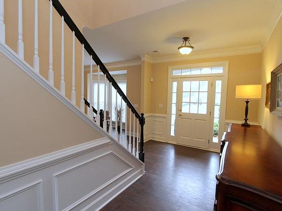 3rd image of 110 Woodview Ct