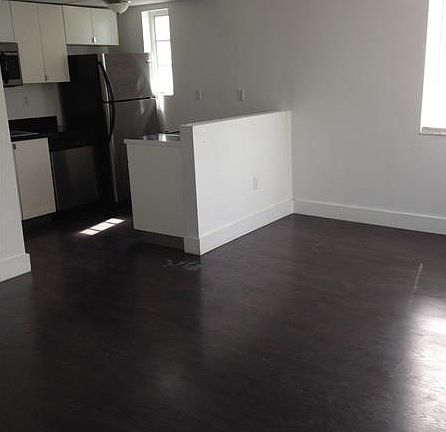 2nd image of 729 Meridian Ave #10