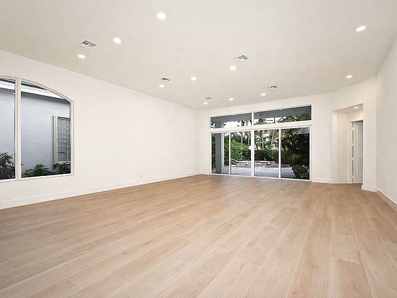 5th image of 7929 Villa D Este Way