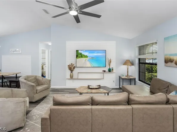 132 SE 27th Terrace Cpe, Coral, FL 33904