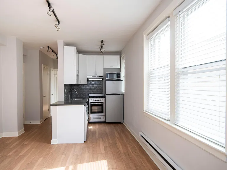 511 W Belmont Ave #70 — Photo 3