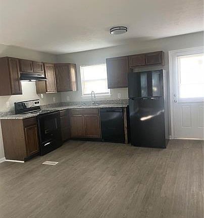 2nd image of 408 Bainbridge Ct APT 8