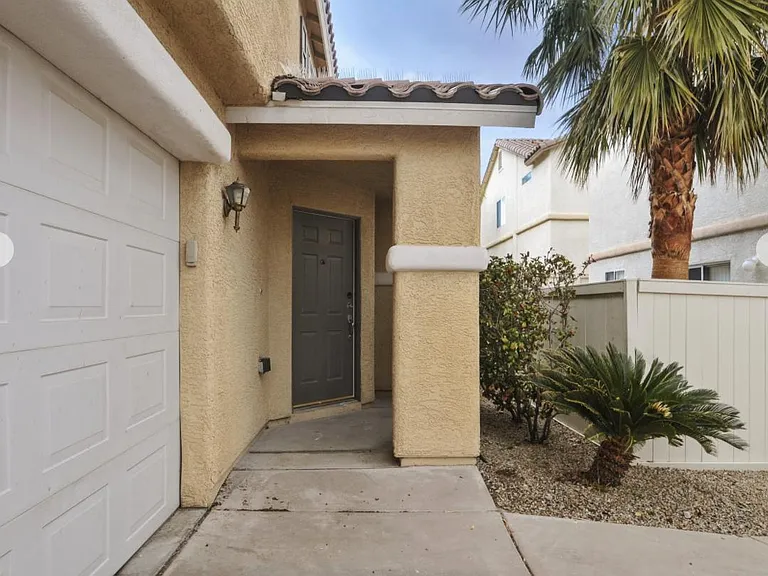 3825 Bayamon St — Photo 2
