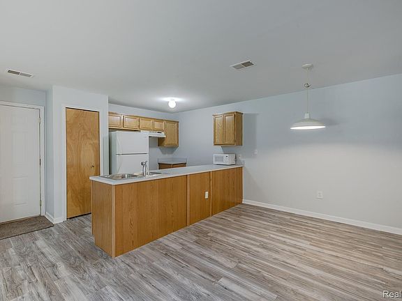 5th image of 2154 Frazho Rd