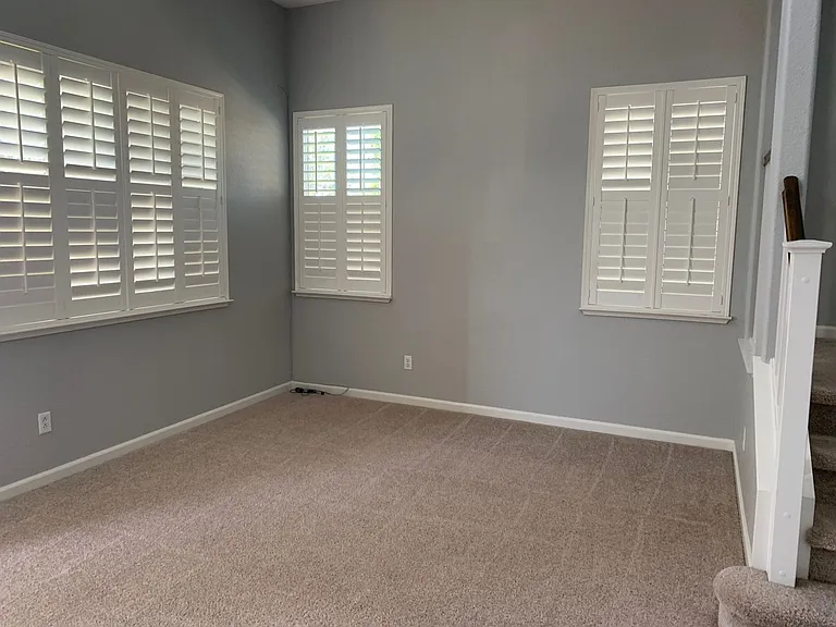 492 Tilden Cir — Photo 3