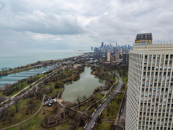 4th image of 2650 N Lakeview Ave APT 1107