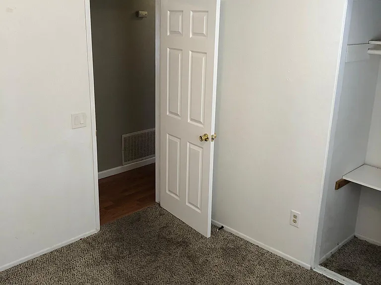 24178 Groven Ln — Photo 10