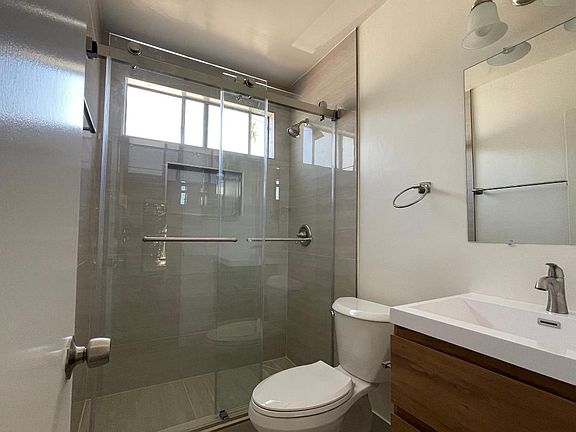 5th image of 2412 W Grand Ave #Bb