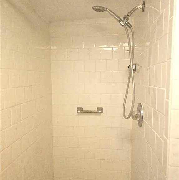 124 Jane St #B — Photo 8