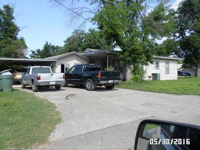 2nd image of 502 E Oak St