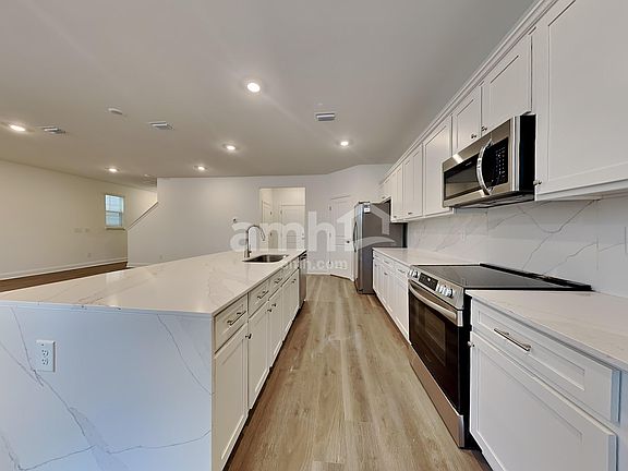 3rd image of 114 Trevino Dr