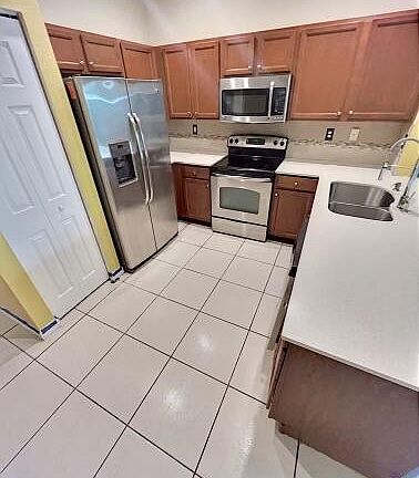 3rd image of 345 NE 37th Avenue