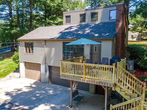 5th image of 929 Shaker Rd APT 0
