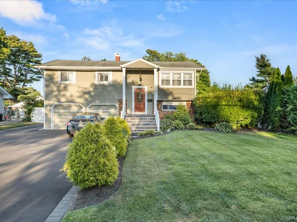 211 Washington Avenue, Brentwood, NY 11717