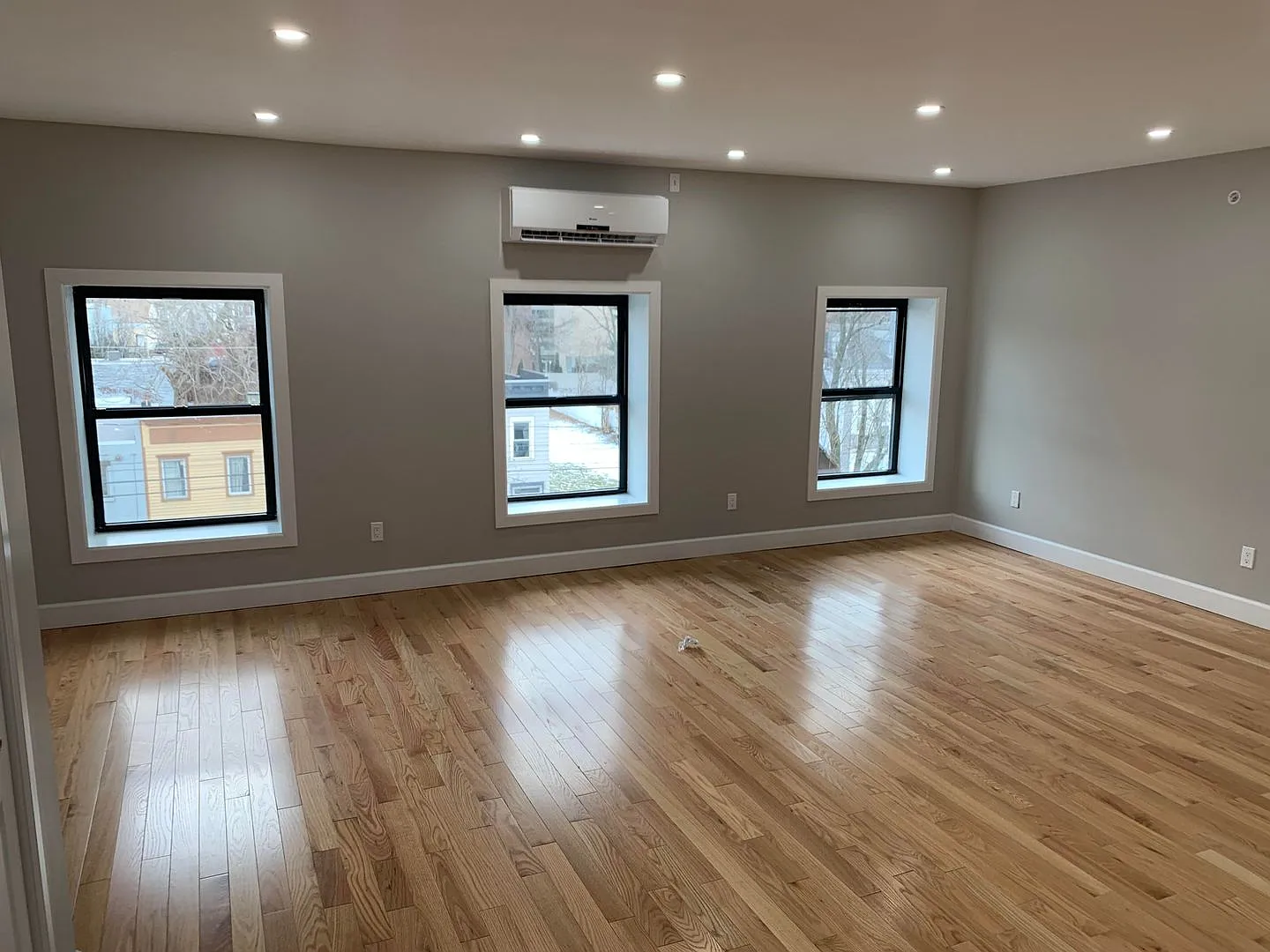 Brand New Renovated Apartments — Photo 4