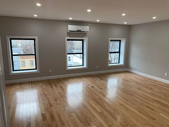 4th image of 525 Clinton Ave #4A
