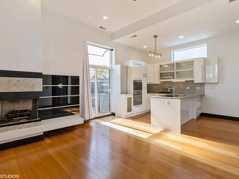 2541 W Chicago Ave #2R — Photo 20