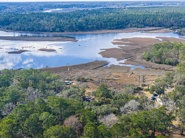 4107 Davison Rd, Ravenel, SC 29470