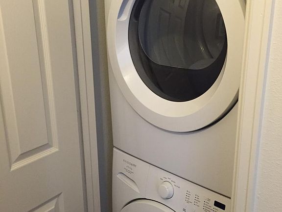 Stackable washer/dryer