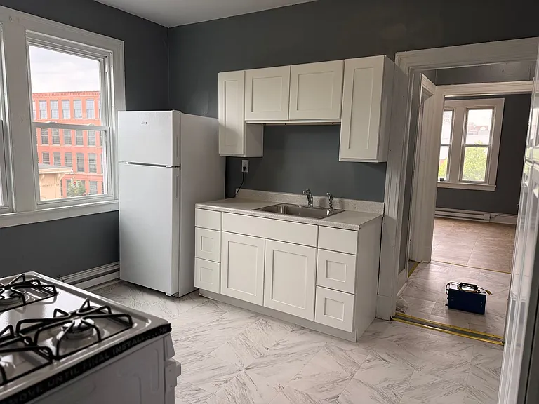 353 Capitol Ave — Photo 20