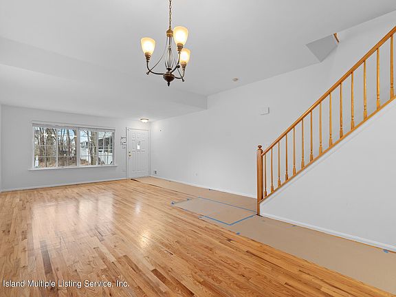 4th image of 51 Sharrotts Ln
