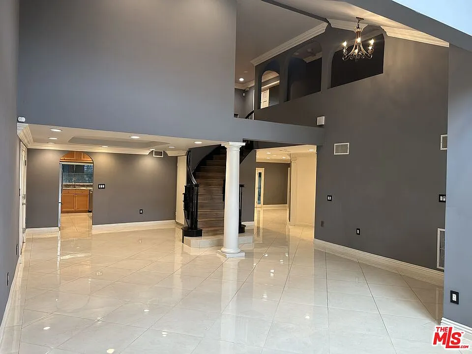 5 bed, 5.0 bath, 4143 sqft, $8,500 — Photo 4