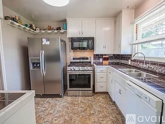 5th image of 2417 W College Ct