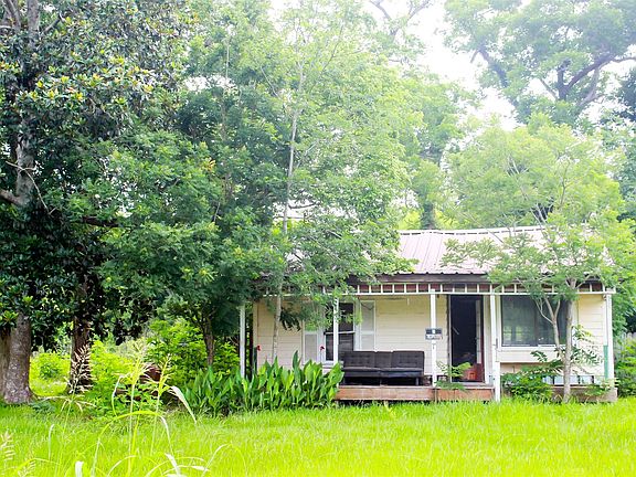 2nd image of 120 Creekside