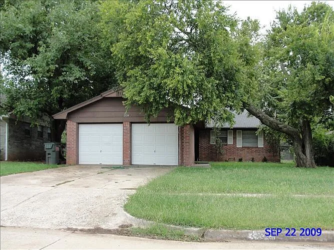 2124 Allenhurst St — Photo 1