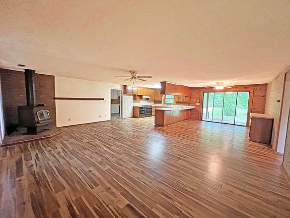 2nd image of 1584 Hudson Rd