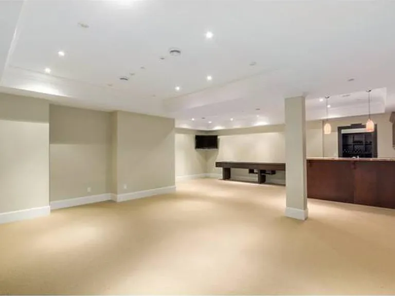1379 Chartwell Dr — Photo 13