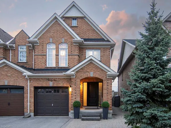 32 Crestbank Ct, Vaughan, ON L6A 0B2