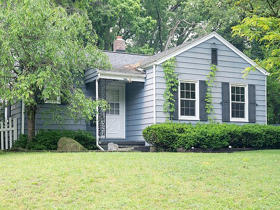 2nd image of 269 E Oak Grove Ave