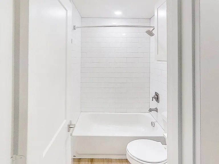 907 N Beacon — Photo 12