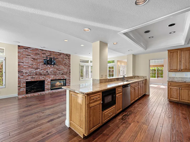 26841 Devonshire Rd — Photo 8