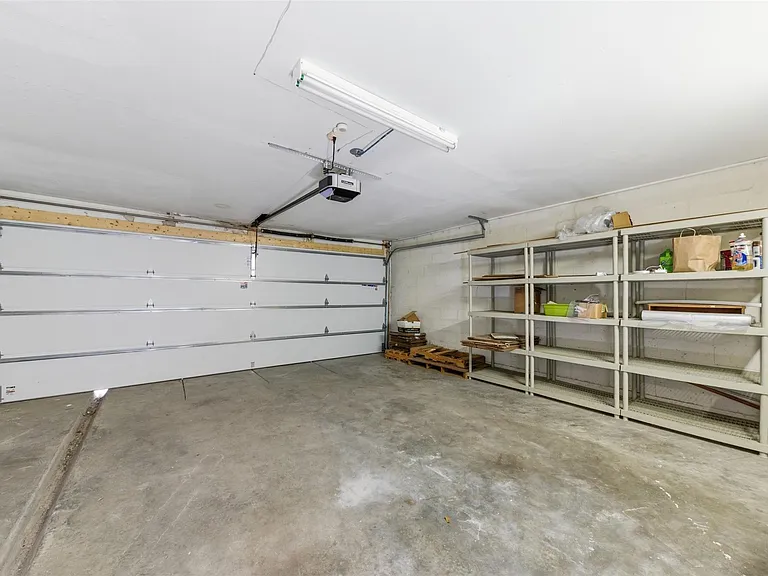 8614 Oakford Dr — Photo 36