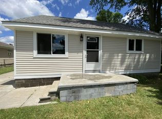 22011 Maple St, Saint Clair Shores, MI