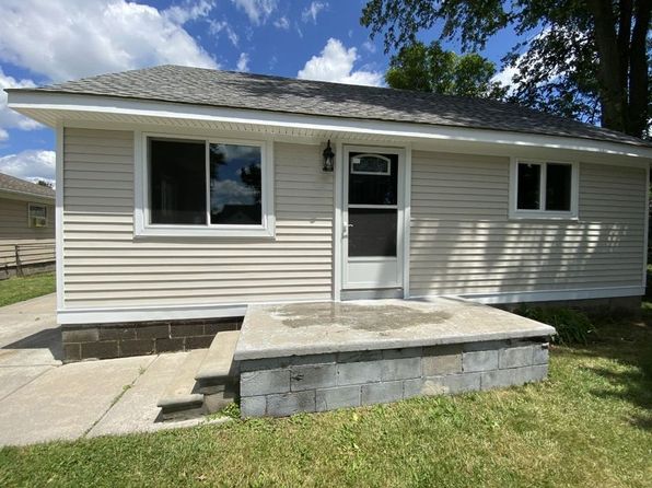22011 Maple St