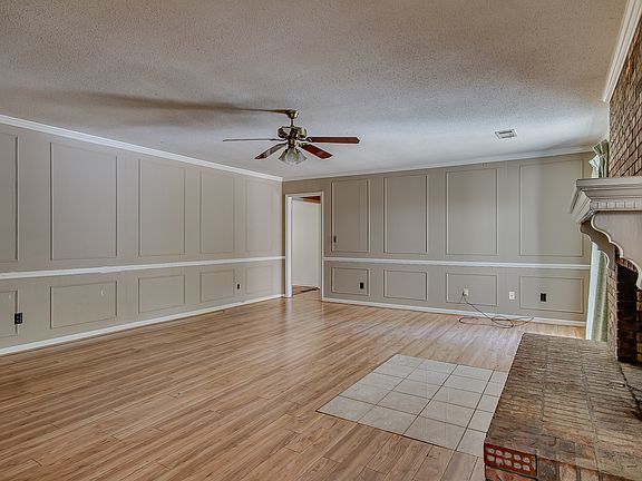 4th image of 4834 Peartree Court