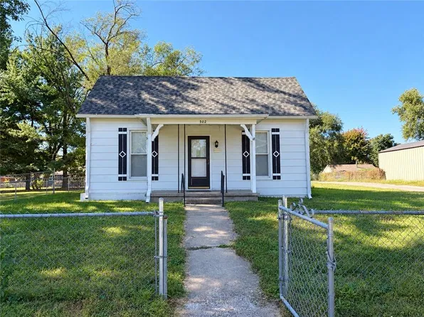 502 Zoe St, Buckner, MO 64016